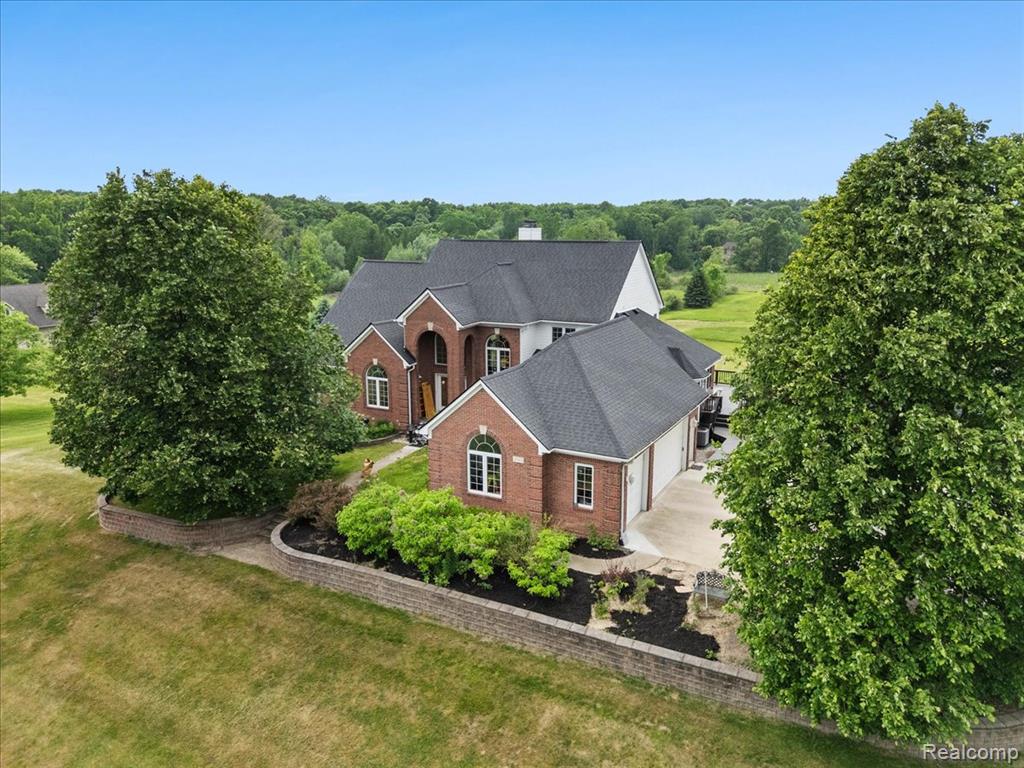 2160 W Buell Rd, Oakland, MI