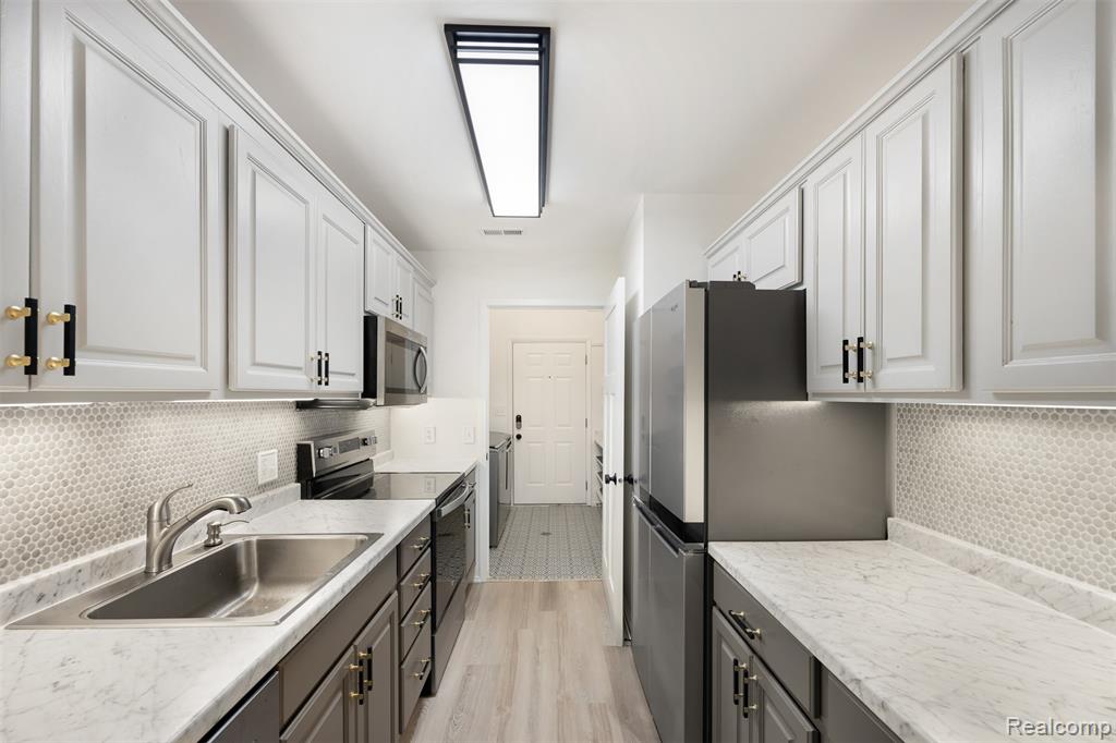 686 Peninsula Court, Ann Arbor, MI 48105 — Photo 12