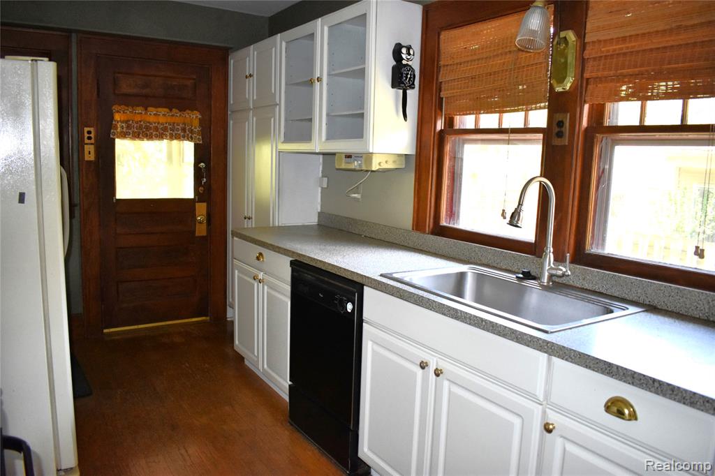409 Englewood Avenue, Royal Oak, MI 48073 — Photo 9