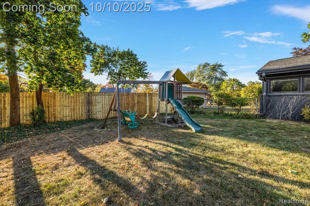 7496 Cornwall Court, West Bloomfield, MI — Photo 40