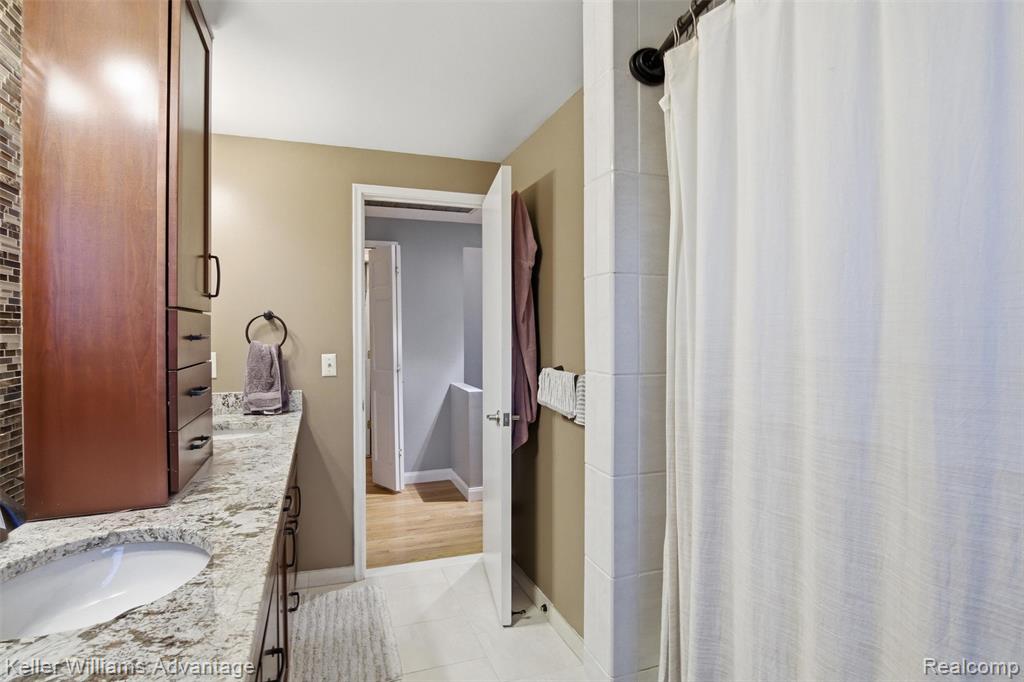 8610 Buffalo Drive, Commerce Twp, MI 48382 — Photo 32