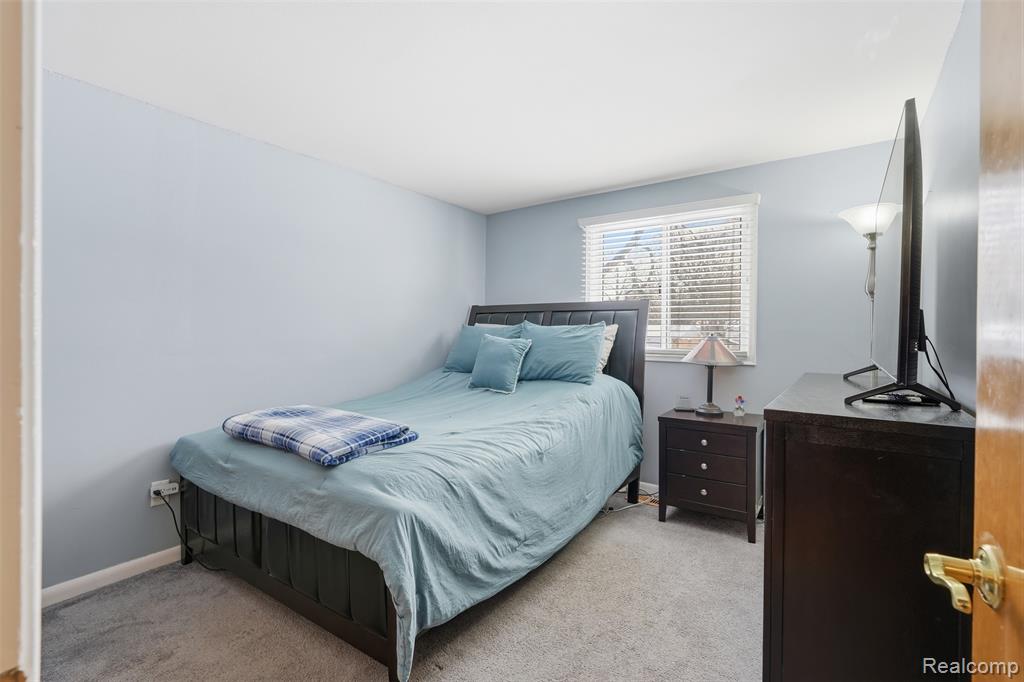 5586 Wild Ridge Lane, West Bloomfield, MI — Photo 10