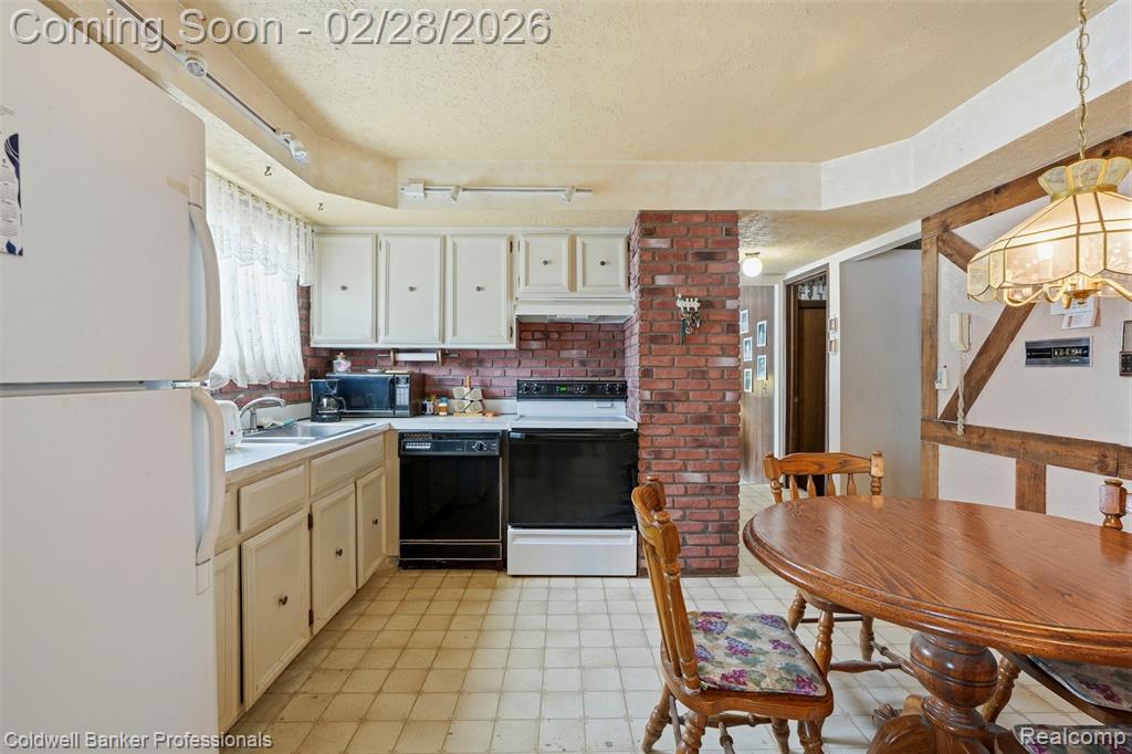 40162 Spitz Drive, Sterling Heights, MI 48313 — Photo 8