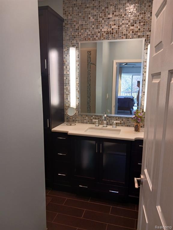 644 MILL POINTE Drive, Milford, MI 48381 — Photo 20