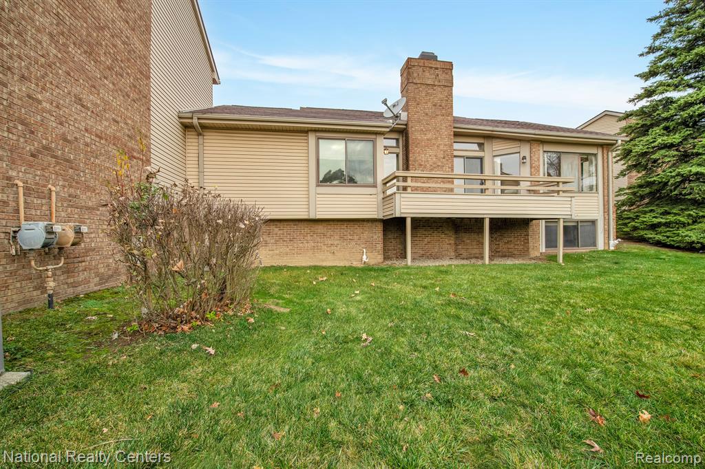 29214 W CHANTICLEER Drive, Southfield, MI 48034 — Photo 33