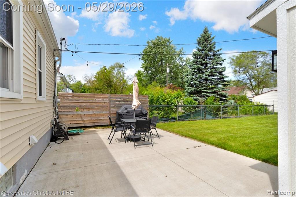 8740 Saratoga Street, Oak Park, MI 48237 — Photo 25