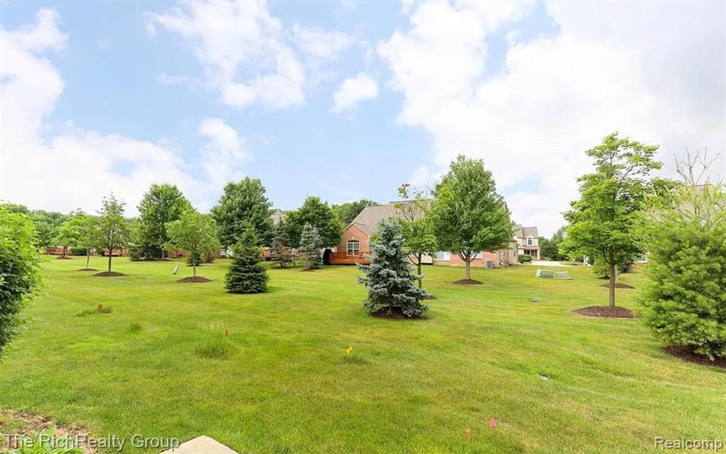 502 CHERRY ORCHARD Road, Canton, MI 48188 — Photo 33