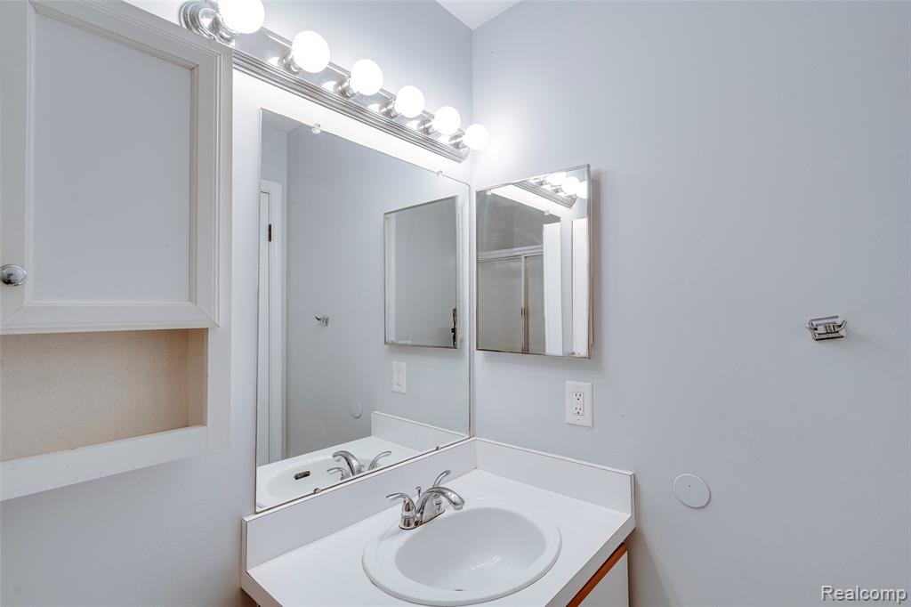 42481 Lilley Pointe Drive, Canton, MI 48187 — Photo 23