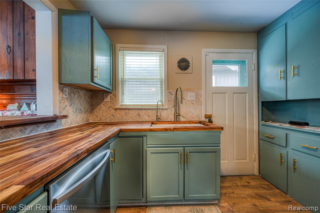 8421 Lagoon Street, Commerce Twp, MI 48382 — Photo 19