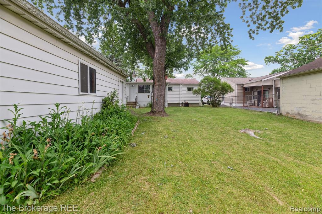 812 E Atherton Road, Flint, MI 48507 — Photo 32