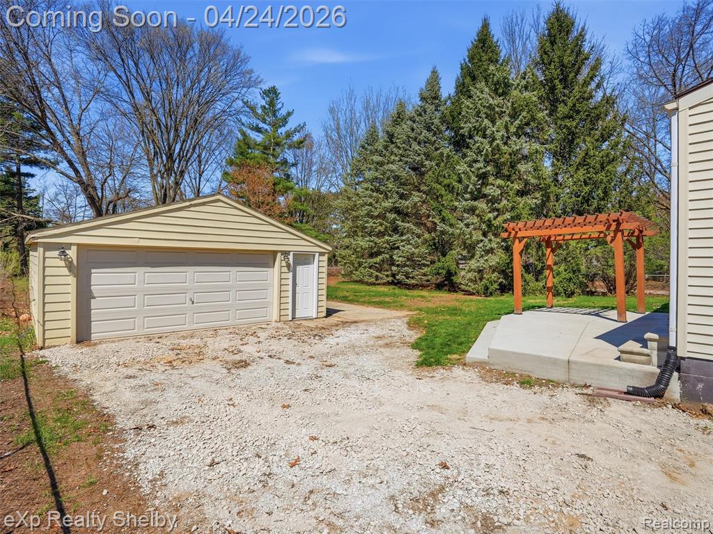 49301 Schoenherr Road, Shelby Twp, MI 48315 — Photo 35