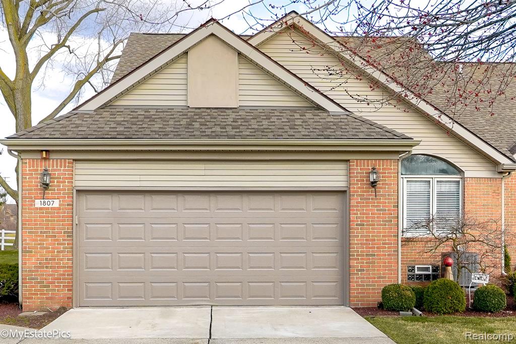 1807 PEBBLE CREEK Drive, Canton, MI 48188 — Photo 2