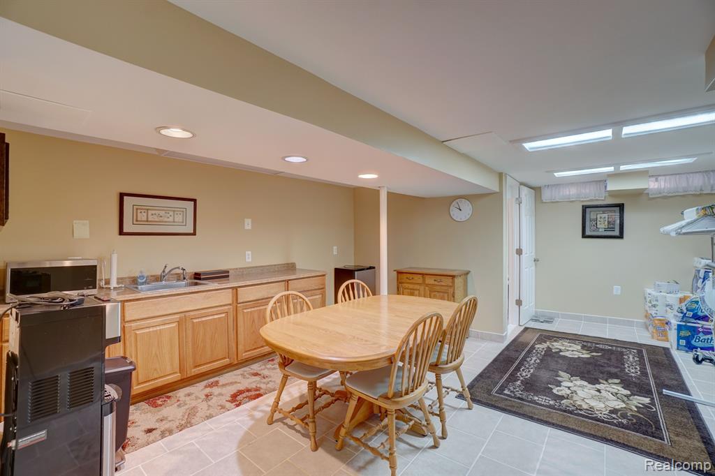 5760 LARKINS Drive, Troy, MI 48085 — Photo 25
