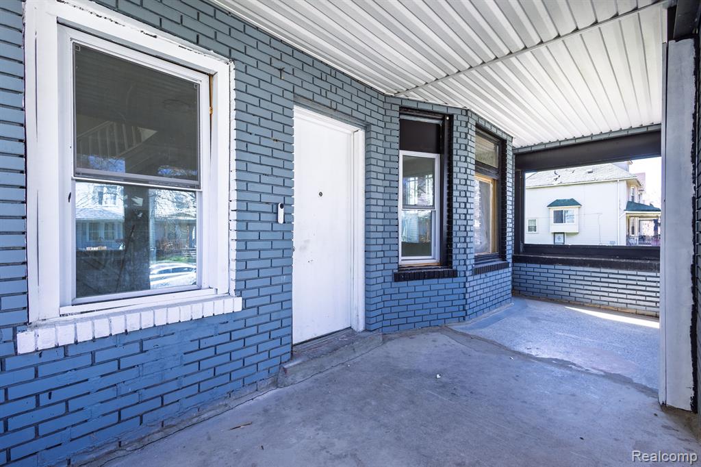 574 MELBOURNE Street, Detroit, MI 48202 — Photo 2