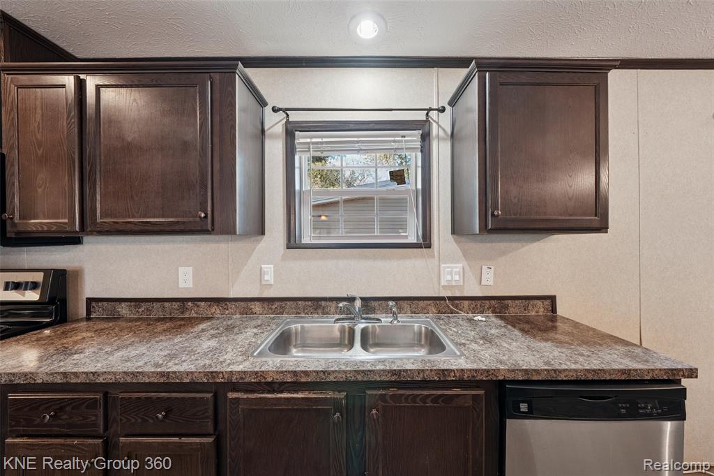 5790 Comanche Lane, Howell, MI 48843 — Photo 17