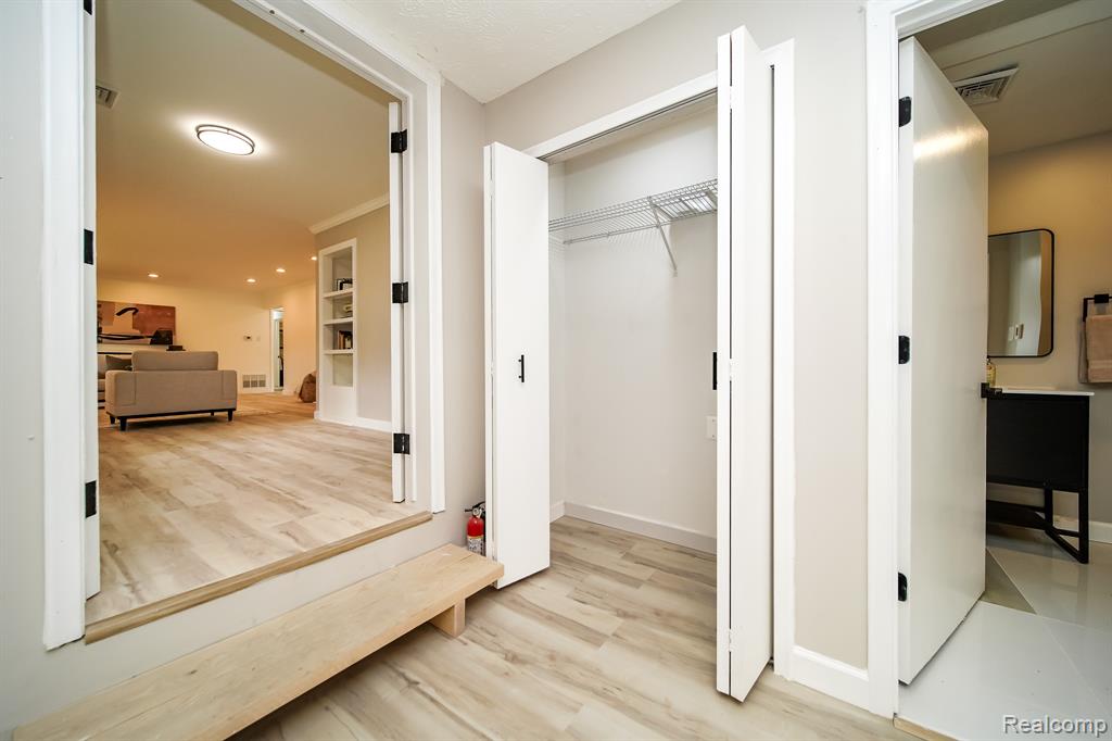 19041 Bungalow Drive, Lathrup Village, MI 48076 — Photo 53