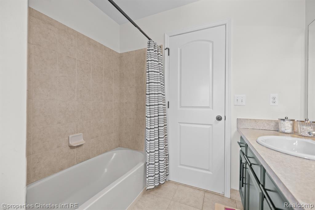 578 Red Bank Drive, White Lake, MI — Photo 28
