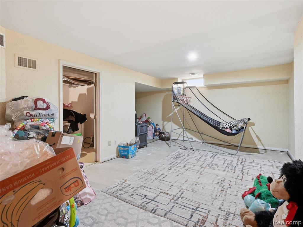 7342 Meadowridge Drive, West Bloomfield, MI — Photo 12