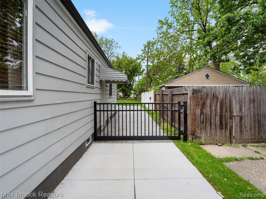 94 School Avenue, Clawson, MI — Photo 18