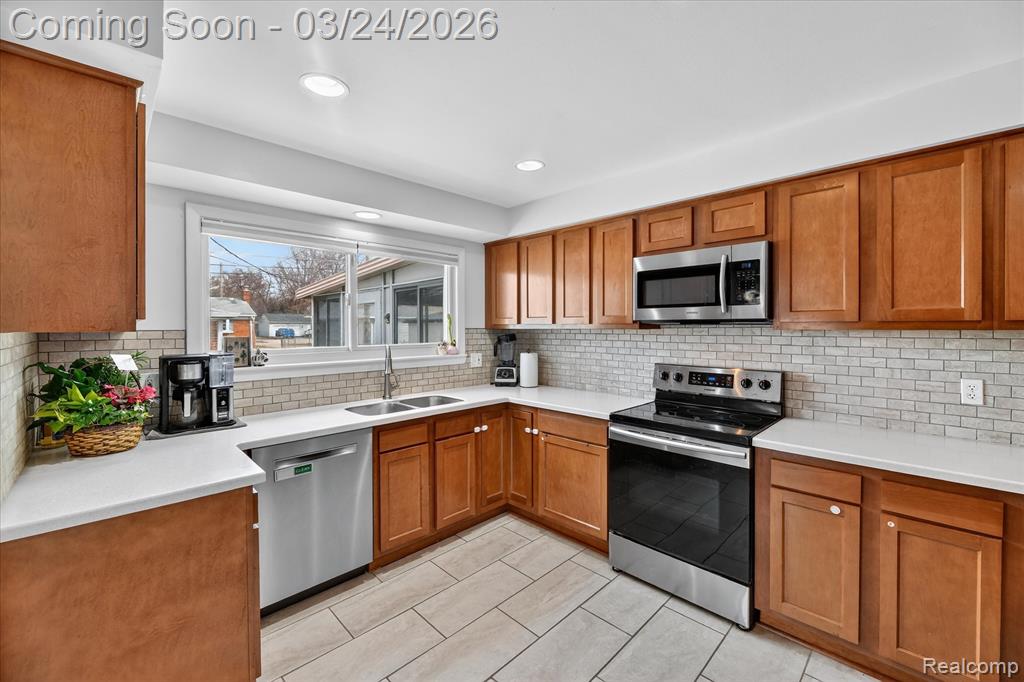 18053 Airport Road, Fraser, MI 48026 — Photo 7