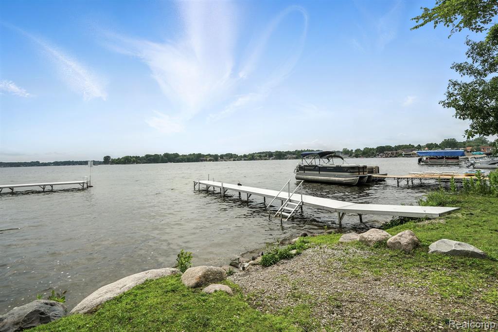 490 Village Drive, Walled Lake, MI 48390 — Photo 27