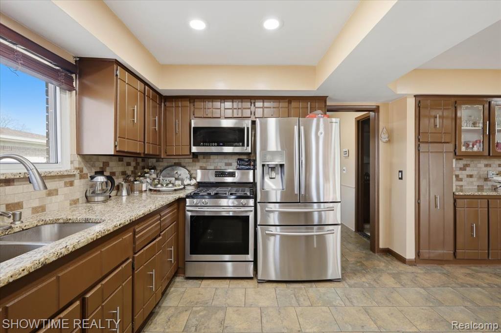 16515 Cederama Drive, Clinton Twp, MI 48038 — Photo 18