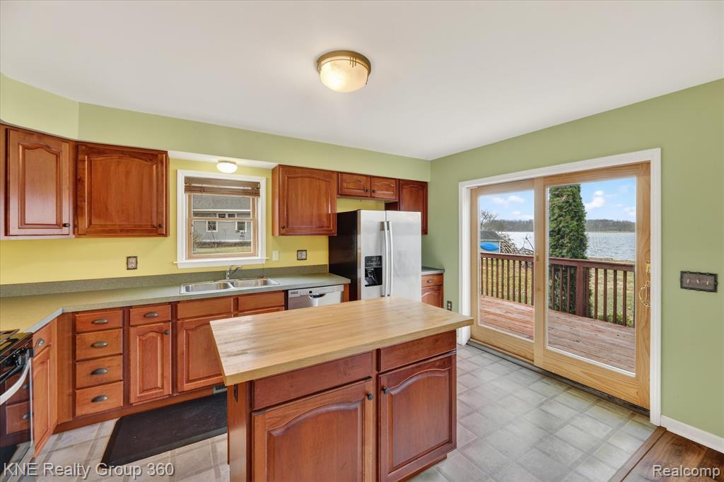 1525 Shoreline Drive, Hartland, MI 48353 — Photo 18