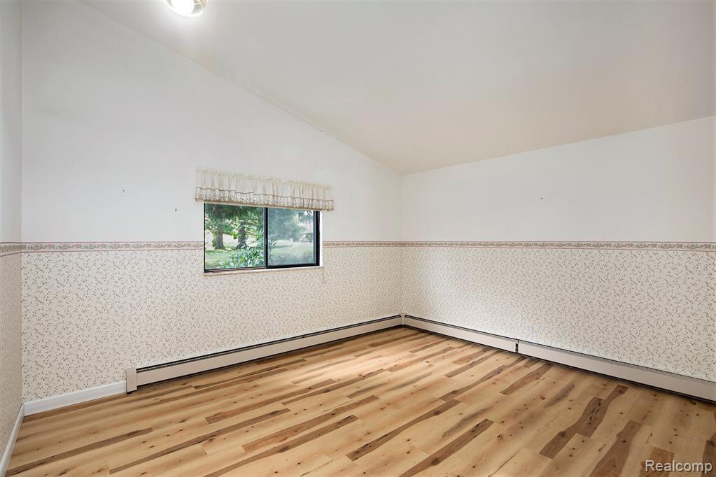 7334 Parkwood Drive, Fenton, MI 48430 — Photo 23