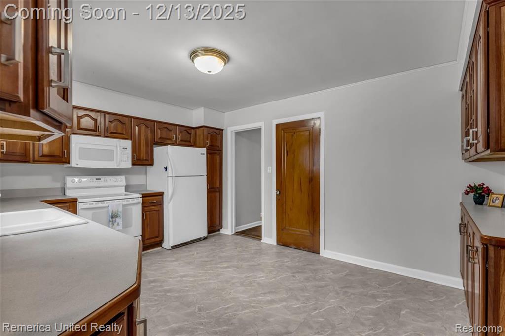 27510 California Drive SE, Lathrup Village, MI 48076 — Photo 5