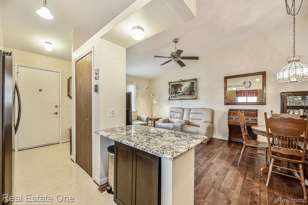 62071 YORKTOWN, 6, South Lyon, MI 48178 — Photo 7