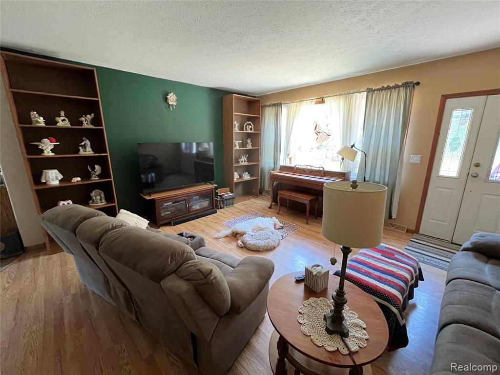 28524 Elwell Road, Belleville, MI 48111 — Photo 38