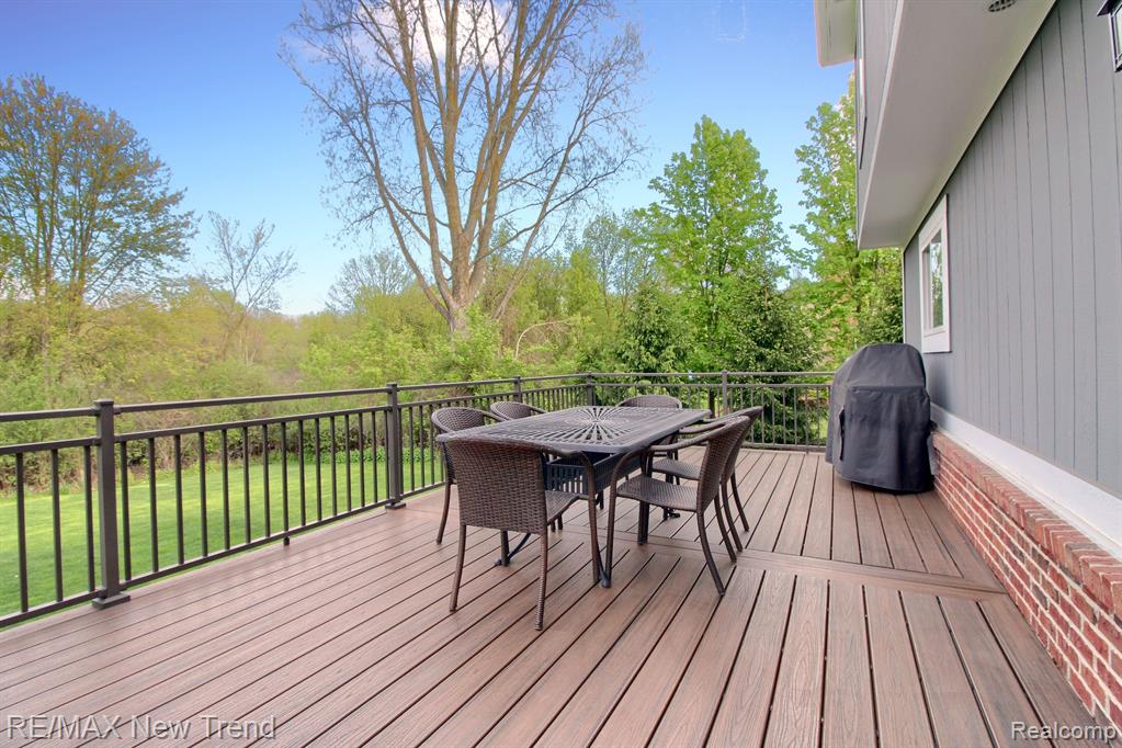 9457 DALEVIEW Drive, South Lyon, MI 48178 — Photo 40