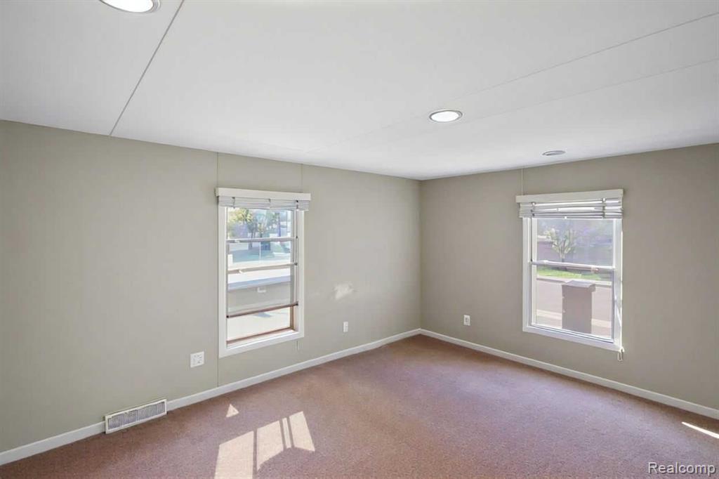 85 Oak Ridge, Monroe, MI 48161 — Photo 14
