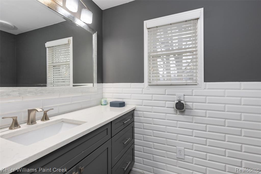 625 Driftwood Avenue, Rochester Hills, MI 48307 — Photo 24