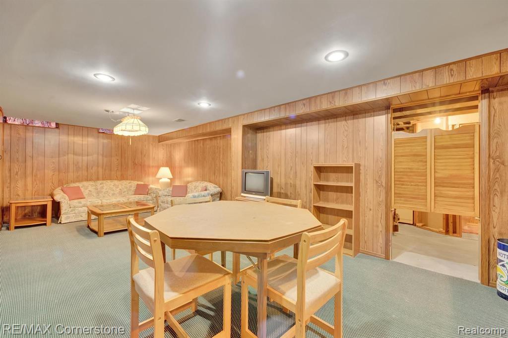 697 WORCHESTER Street, Westland, MI 48186 — Photo 20
