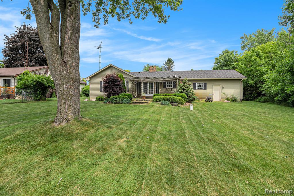 6392 McKenzie Drive, Flint, MI 48507 — Photo 4