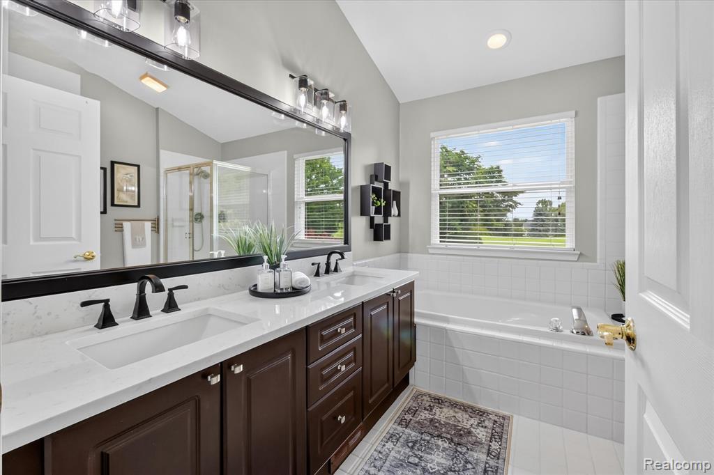 2333 Sandlewood Drive, White Lake, MI 48383 — Photo 27