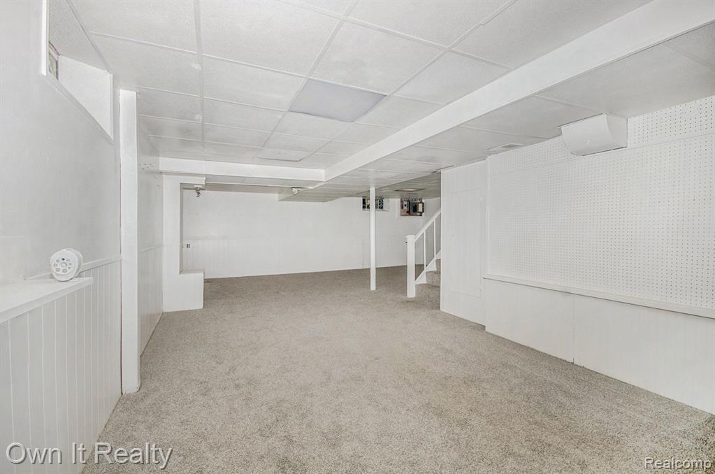 9715 STERLING Avenue, Allen Park, MI 48101 — Photo 16