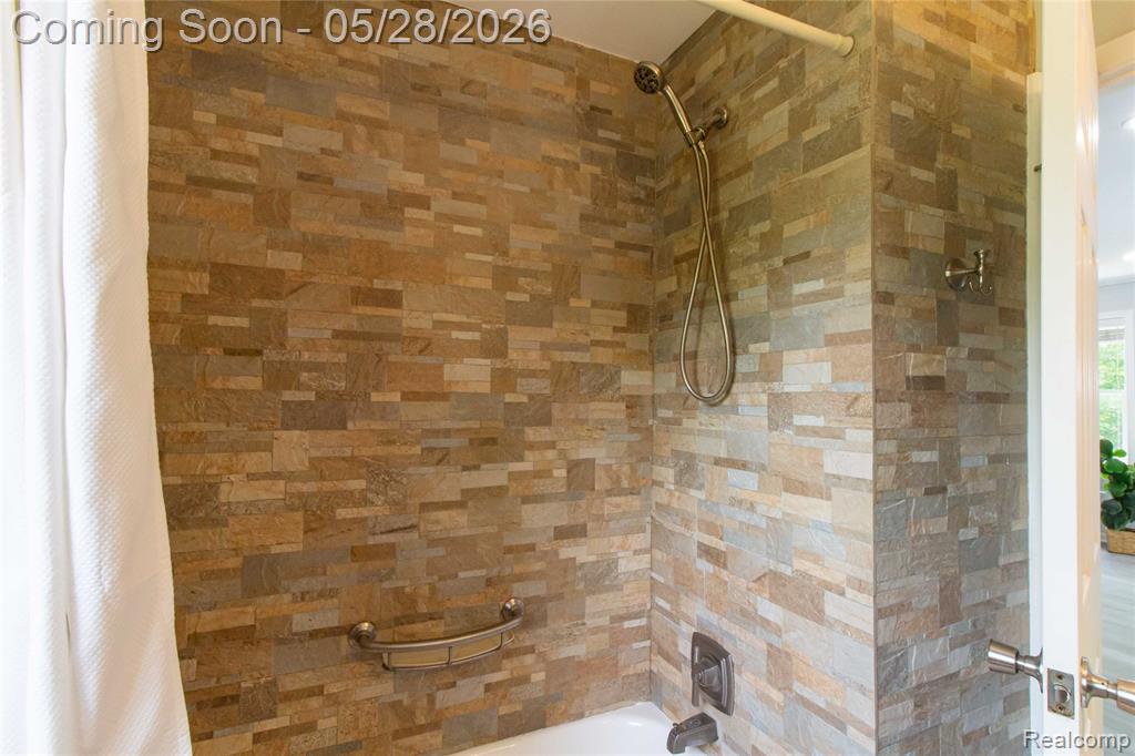 6910 Leytonstone Boulevard, West Bloomfield, MI — Photo 31