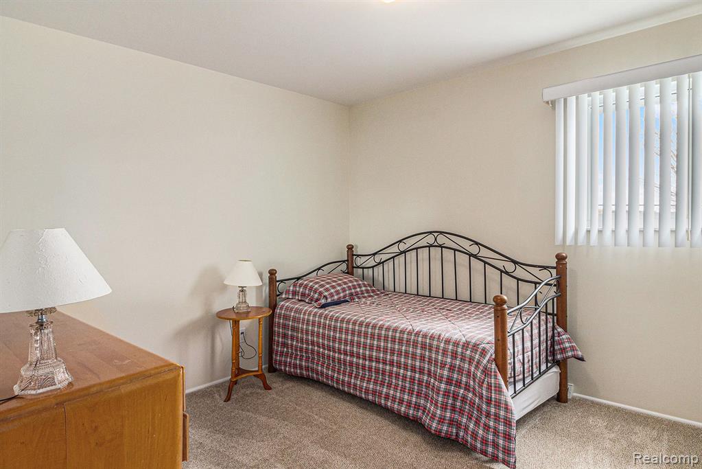 7048 SEYMOUR Road, Swartz Creek, MI 48473 — Photo 22