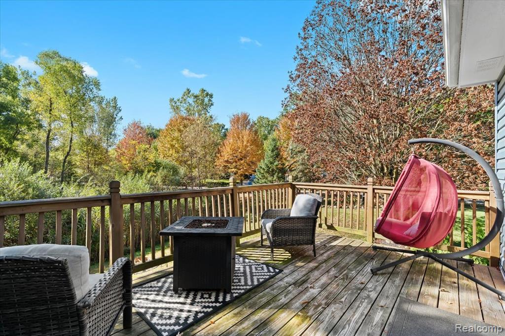 4862 Greenview Drive, Commerce Twp, MI 48382 — Photo 43
