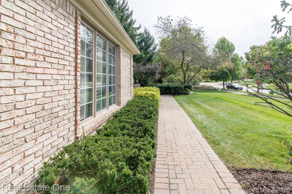 4088 PARKSTONE Court, Troy, MI 48098 — Photo 25