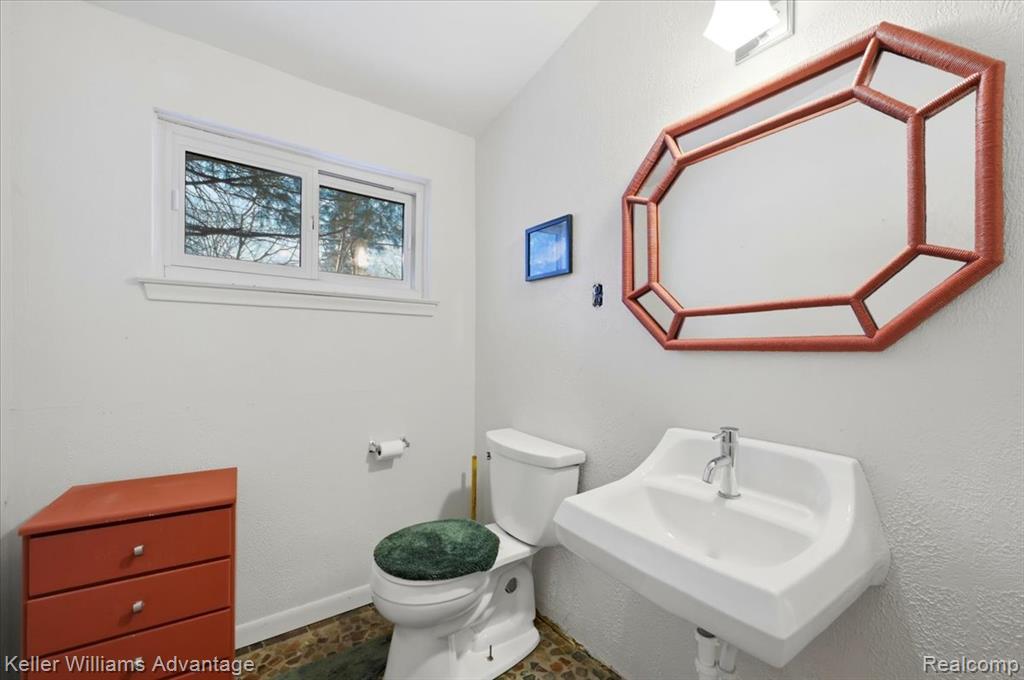 52433 Ihla Street, Utica, MI 48316 — Photo 15