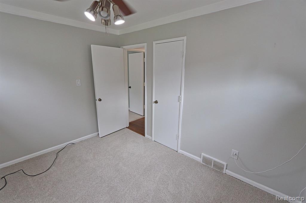 9929 DEERING Street, Livonia, MI 48150 — Photo 22