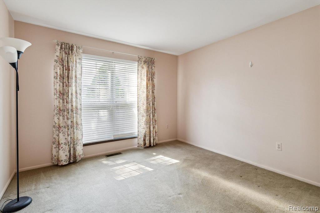 39809 VILLAGE WOOD Lane, Novi, MI — Photo 14