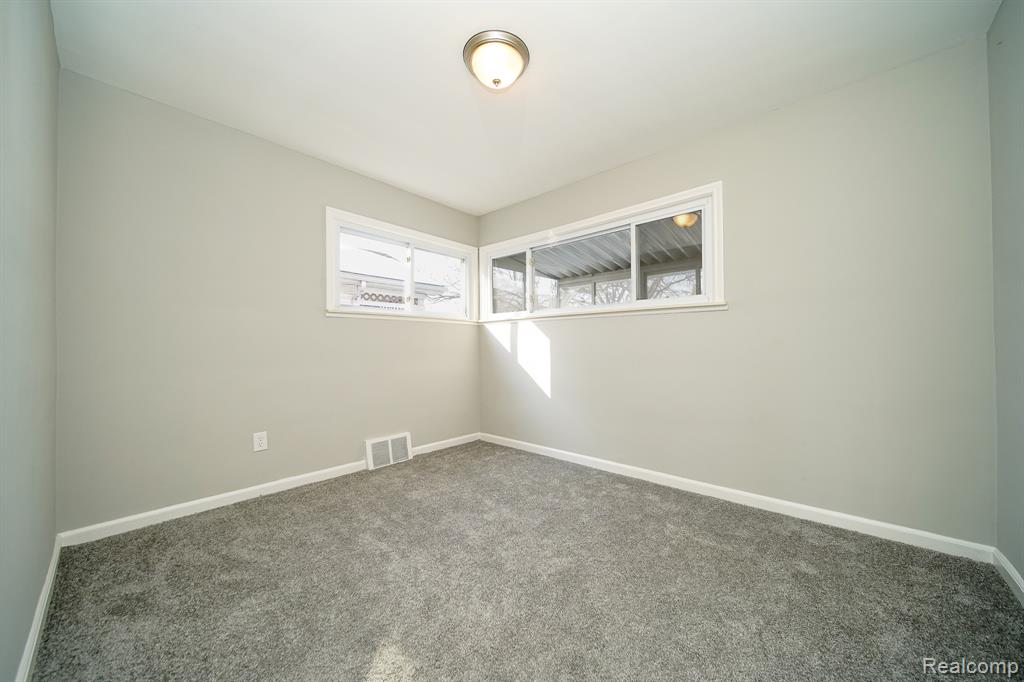 750 E Hayes Avenue, Hazel Park, MI 48030 — Photo 25