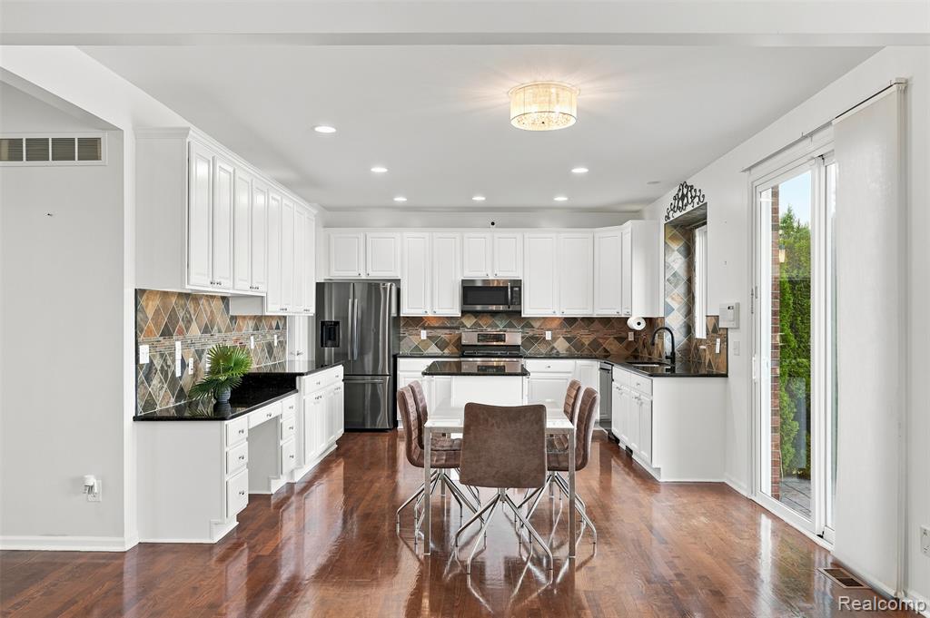 49894 Bloomsbury Lane, Macomb, MI 48044 — Photo 14