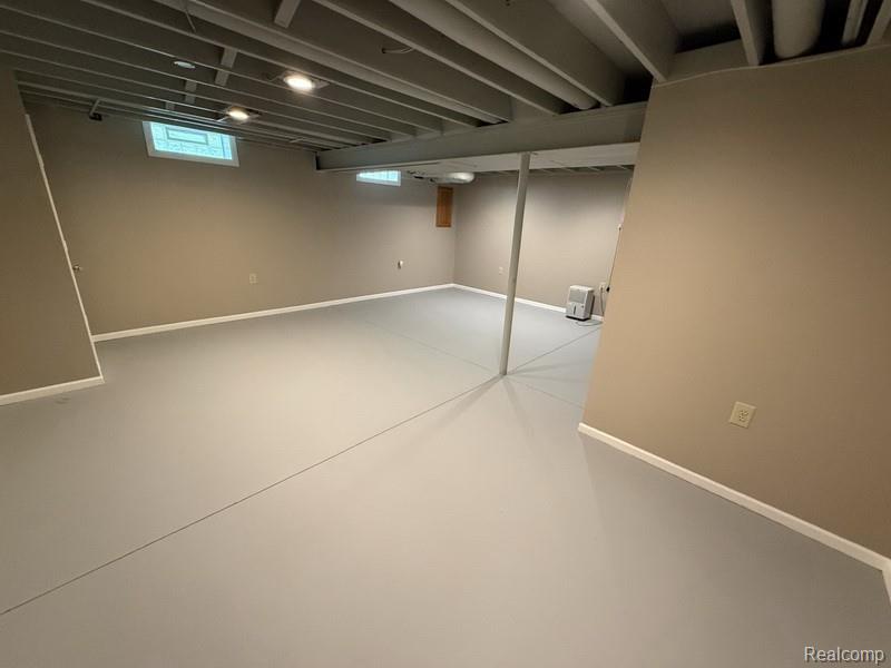 8303 Lenore Street, Dearborn Heights, MI 48127 — Photo 15