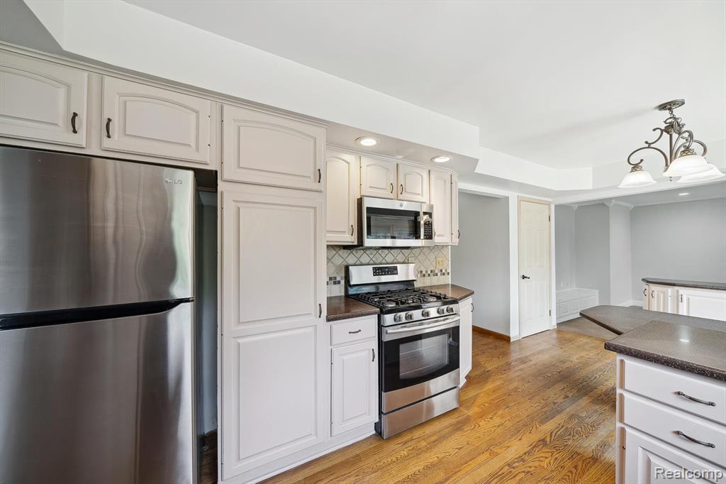 7302 PARKWAY Court, Canton, MI 48187 — Photo 21