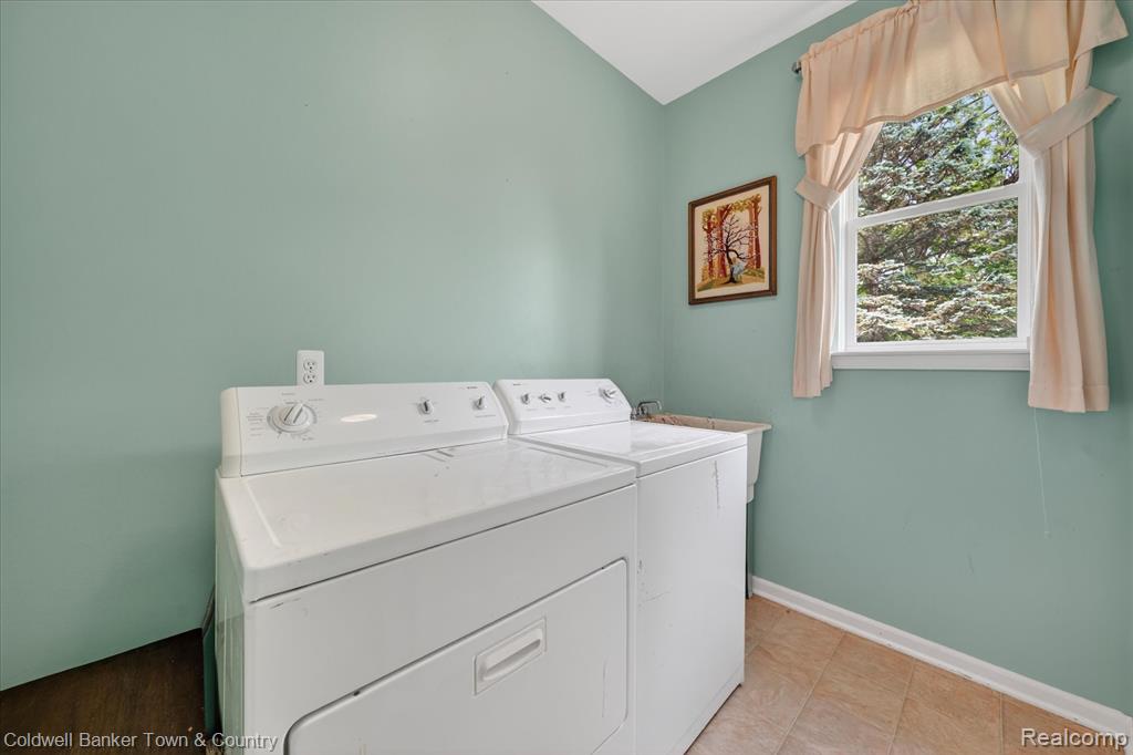 28294 Cottage Lane, New Hudson, MI 48165 — Photo 19
